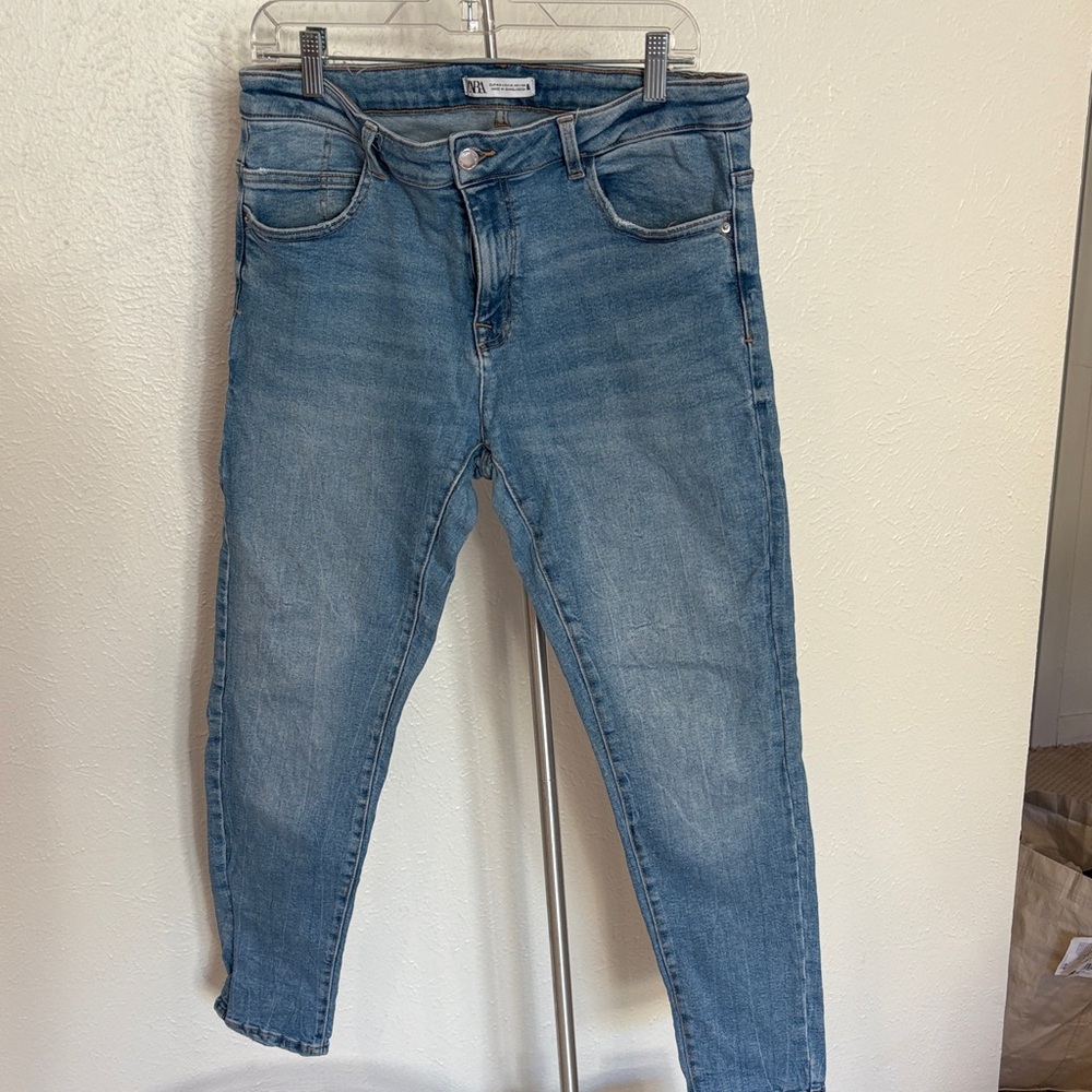 Zara Women's Light Blue Ankle Jeans